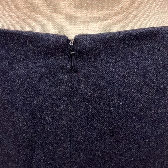 22. Old Navy Wool Blend Skirt in Navy Tweed, Size 10 - Picture 6 of 13